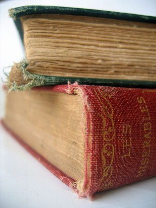 450px-Old_book_-_Les_Miserables